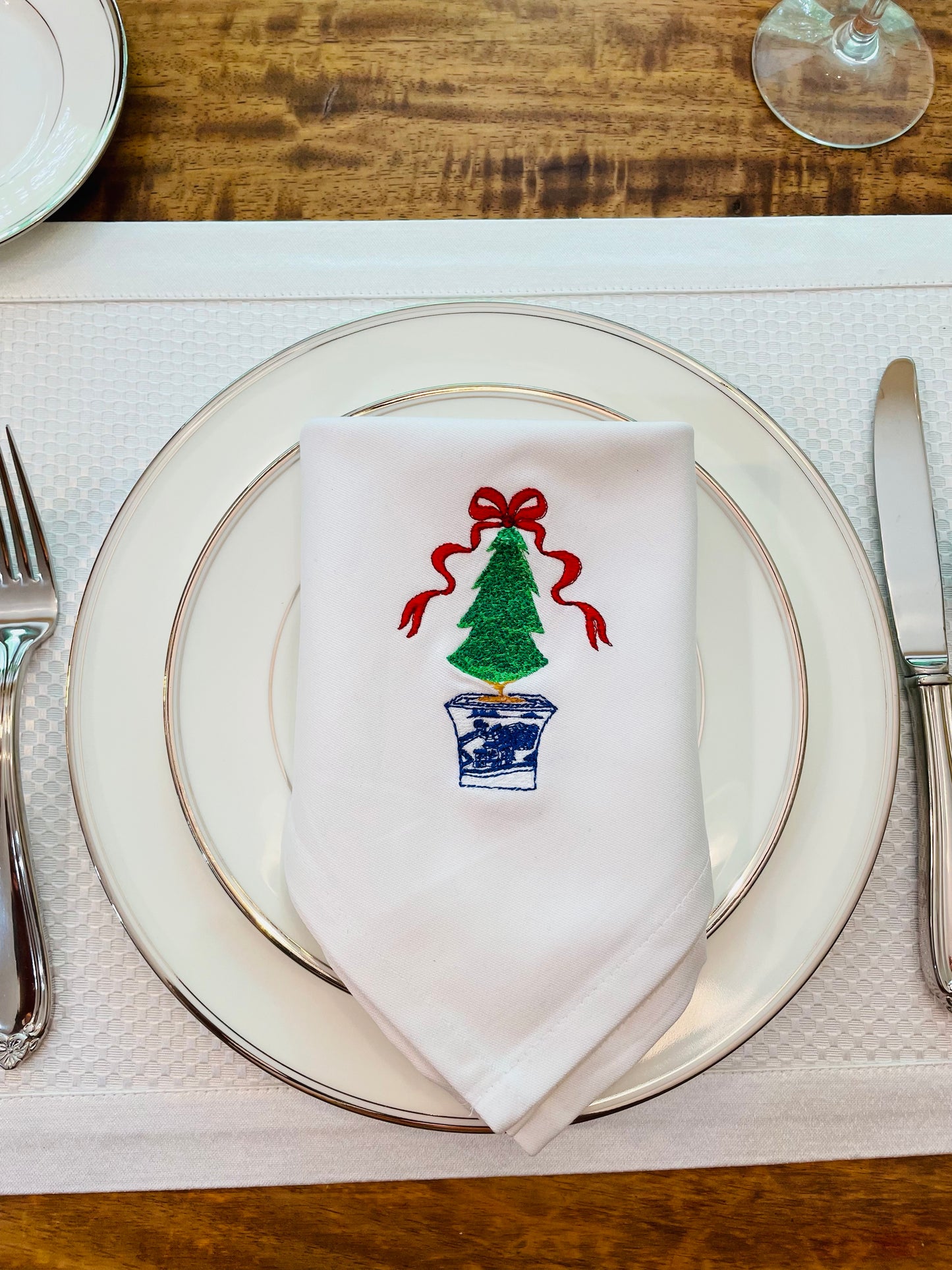 Napkin - Single - Christmas Tree w Red Bow in Chinoiserie Planter